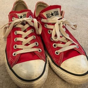 Red lo-top converse